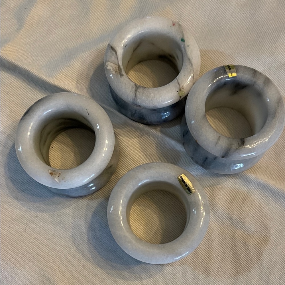 Marble-Style Napkin Rings Set - Picture 3 of 3